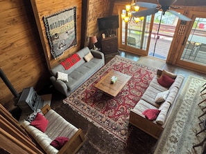 Smart TV, fireplace, DVD player, books