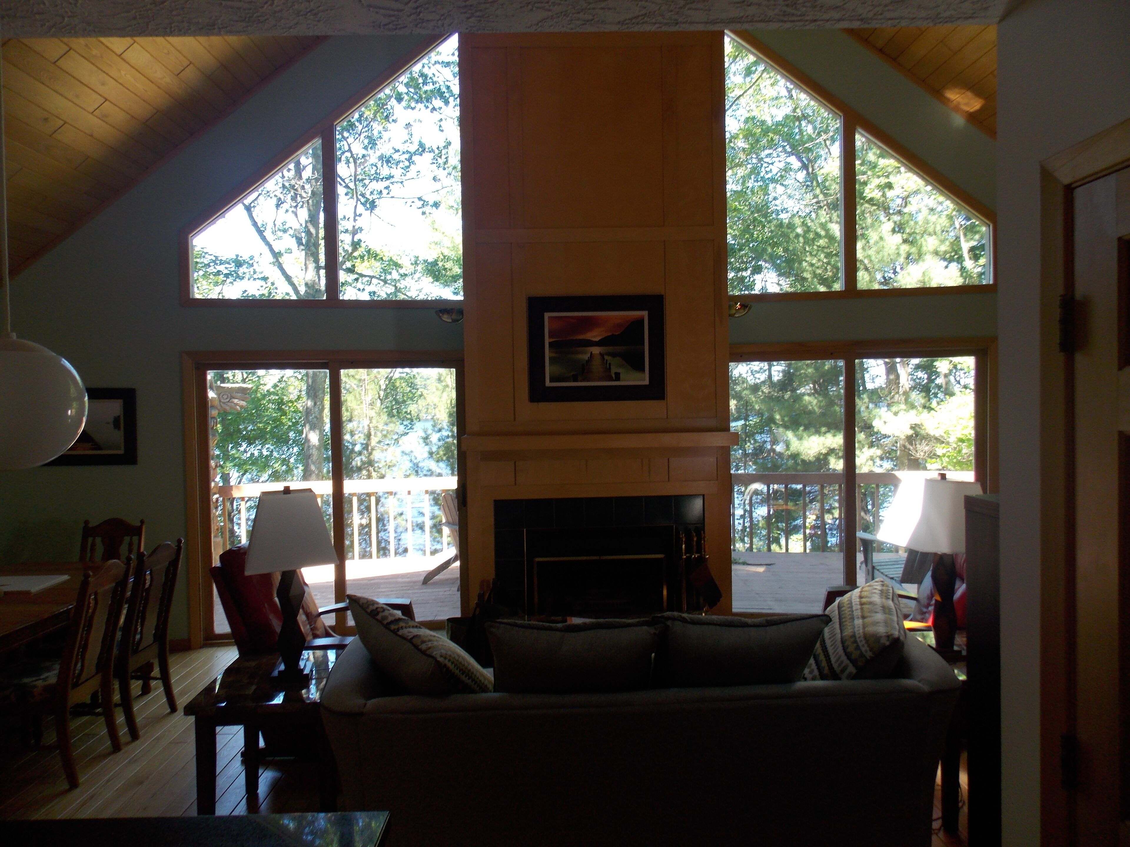Smart TV, fireplace, DVD player, table tennis