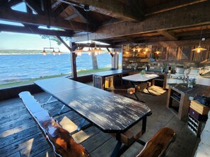 Dining - Kemp's Rentals-Loft Rental -Sauna-next to Portage Lake-Beach-Fire pit & Pavilion (Hancock)