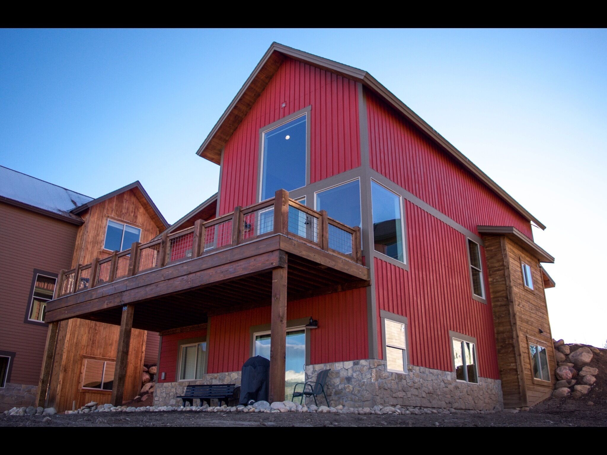 Stunning 4 bedroom/5 bath 3400 square foot home with awesome Mountain View’s