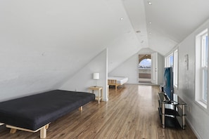 4 bedrooms, free WiFi, bed sheets