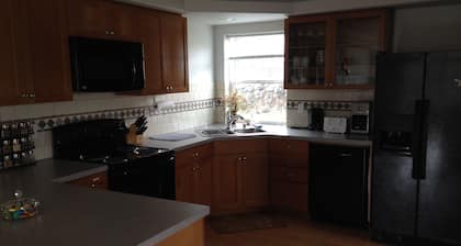 Mayfield Lake View Apartment