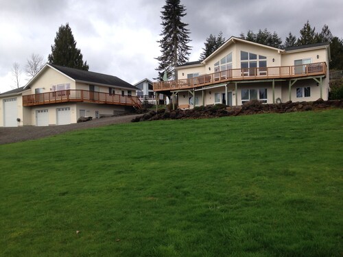 Mayfield Lake View Apartment