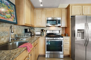 Refrigerador, microondas, horno, placa de cocina