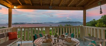 2 BR Island Retreat, Panoramic Views, Pool, Hot Tub & Generator-Powered Comfort