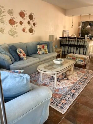 Flat-screen TV, stereo