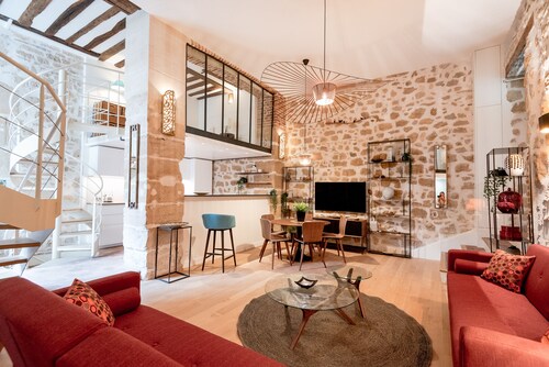 MARAIS, DUPLEX, STONE WALLS, 2 BATHROOMS 30–60 days ahead? Private offer. OL-VAs