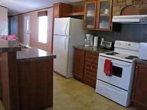 ثلاجة، ميك�روويف، فرن، موقد طهي مسطح