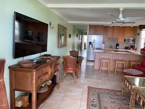 Interior - Leinaala #300 spectacular ocean sunset view! (Kihei)