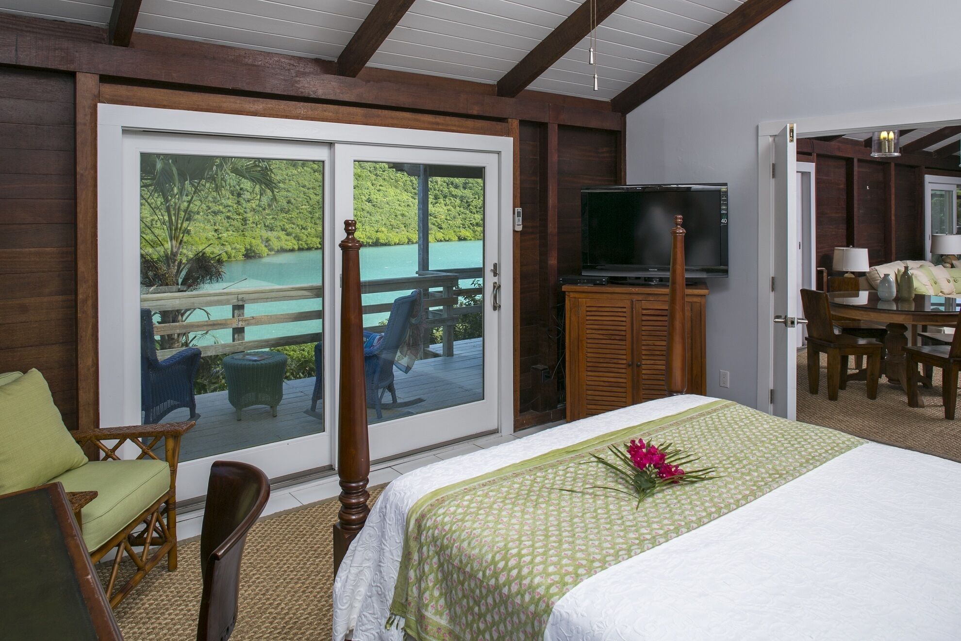 3 makuuhuonetta, silitysrauta/-lauta, Wi-Fi, vuodevaatteet