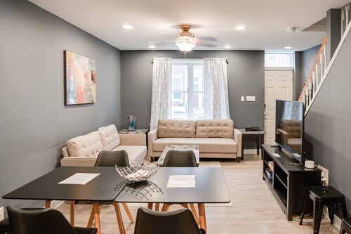 Spacious, 4BD/2.5 Bath. Great Walkable Location!