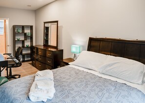 4 bedrooms, desk, iron/ironing board, WiFi