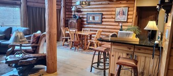 Luxury Lodge on Castle Rock Lake. Perfect Setting For Your Outdoor Fun