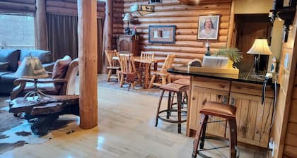 Luxury Lodge on Castle Rock Lake. Perfect Setting For Your Outdoor Fun