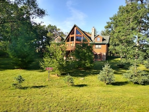 Exterior - Luxury Lodge on Castle Rock Lake. Perfect Setting For Your Outdoor Fun (Mauston)