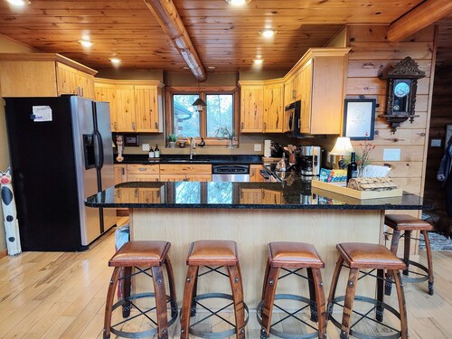 Luxury Lodge on Castle Rock Lake. Perfect Setting For Your Outdoor Fun
