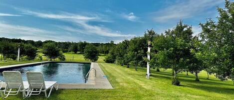 Alberca al aire libre y alberca climatizada