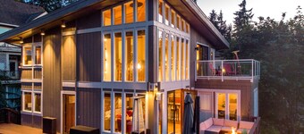 Cougar Mountain Retreat with hot tub,  sauna, and 3 floors of lake views!