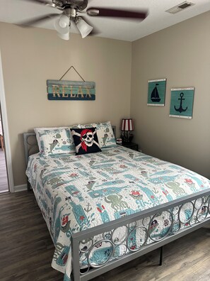 2 bedrooms, iron/ironing board, WiFi, bed sheets