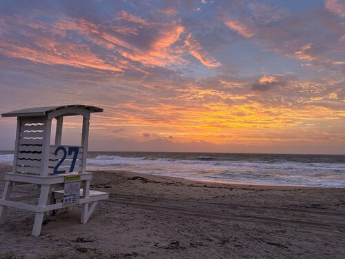 Experience the beauty of the ocean and Canal at Carolina Beach Pirate’s Pad.🏖🏖