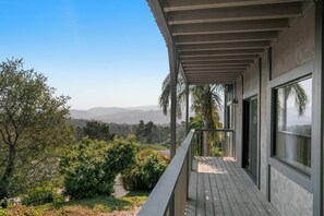 Property grounds - Valley Views: Newly Remodeled 4br 4ba with Spectacular Valley Views (Carmel)