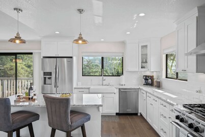 Valley Views: Newly Remodeled 4br 4ba with Spectacular Valley Views