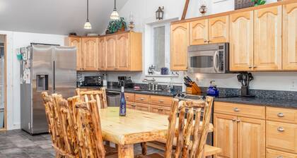 Hermosa línea de costa, casa de cuatro estaciones en el encantador Crescent Lake!