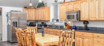 Schöne Waterfront, 4-Jahreszeiten-Haus am charmanten Crescent Lake!