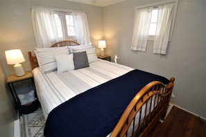 2 bedrooms, internet, bed sheets
