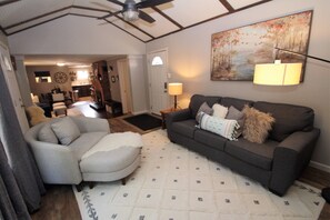 TV, fireplace, DVD player - Private Year Round Getaway with Hot Tub--Minutes from Ski Resorts (Somerset)