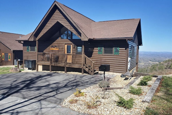 Welcome to Sleepy Bear Retreat