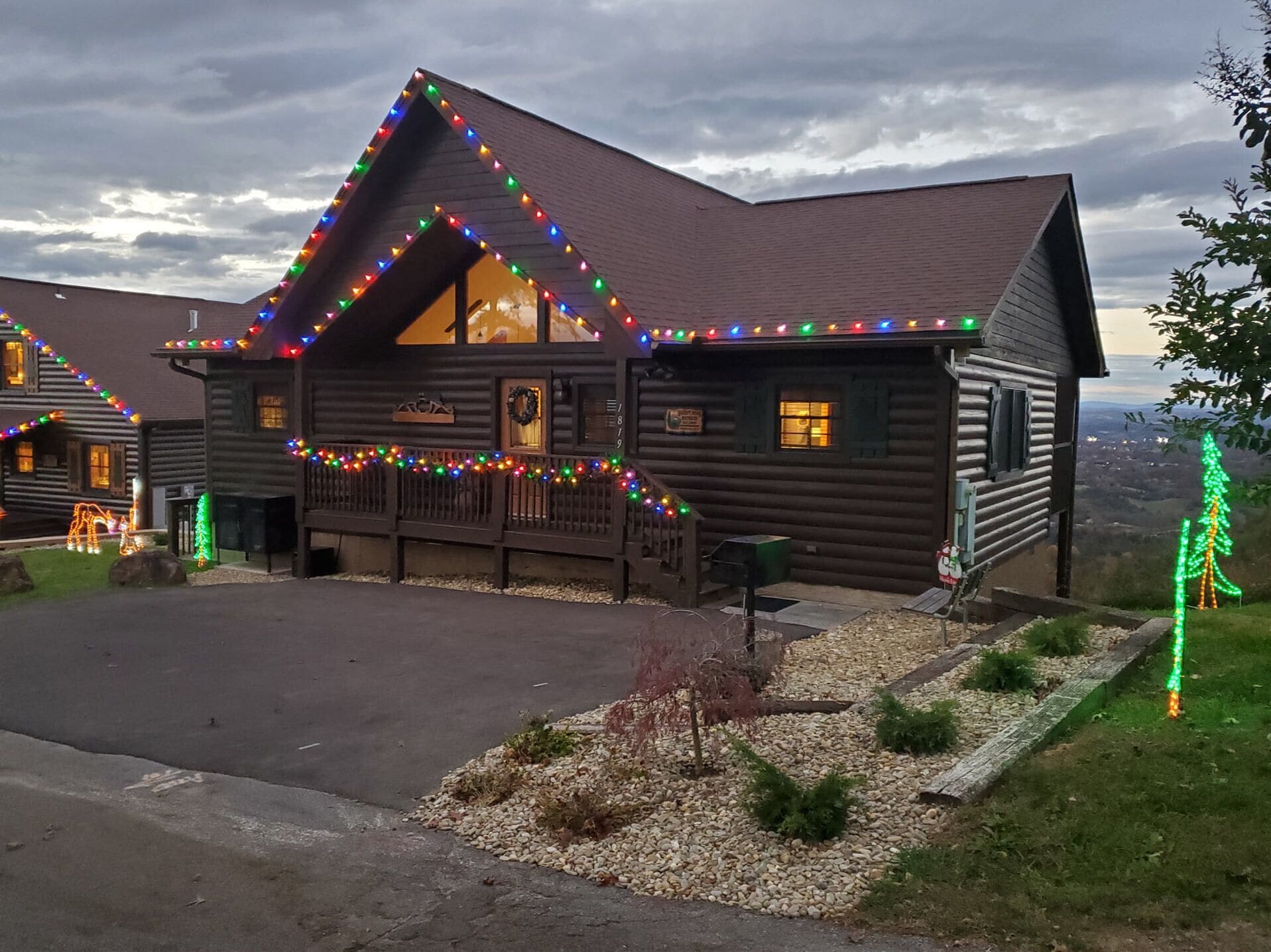 Welcome to Sleepy Bear Retreat - Fully Decorated Inside and Out!