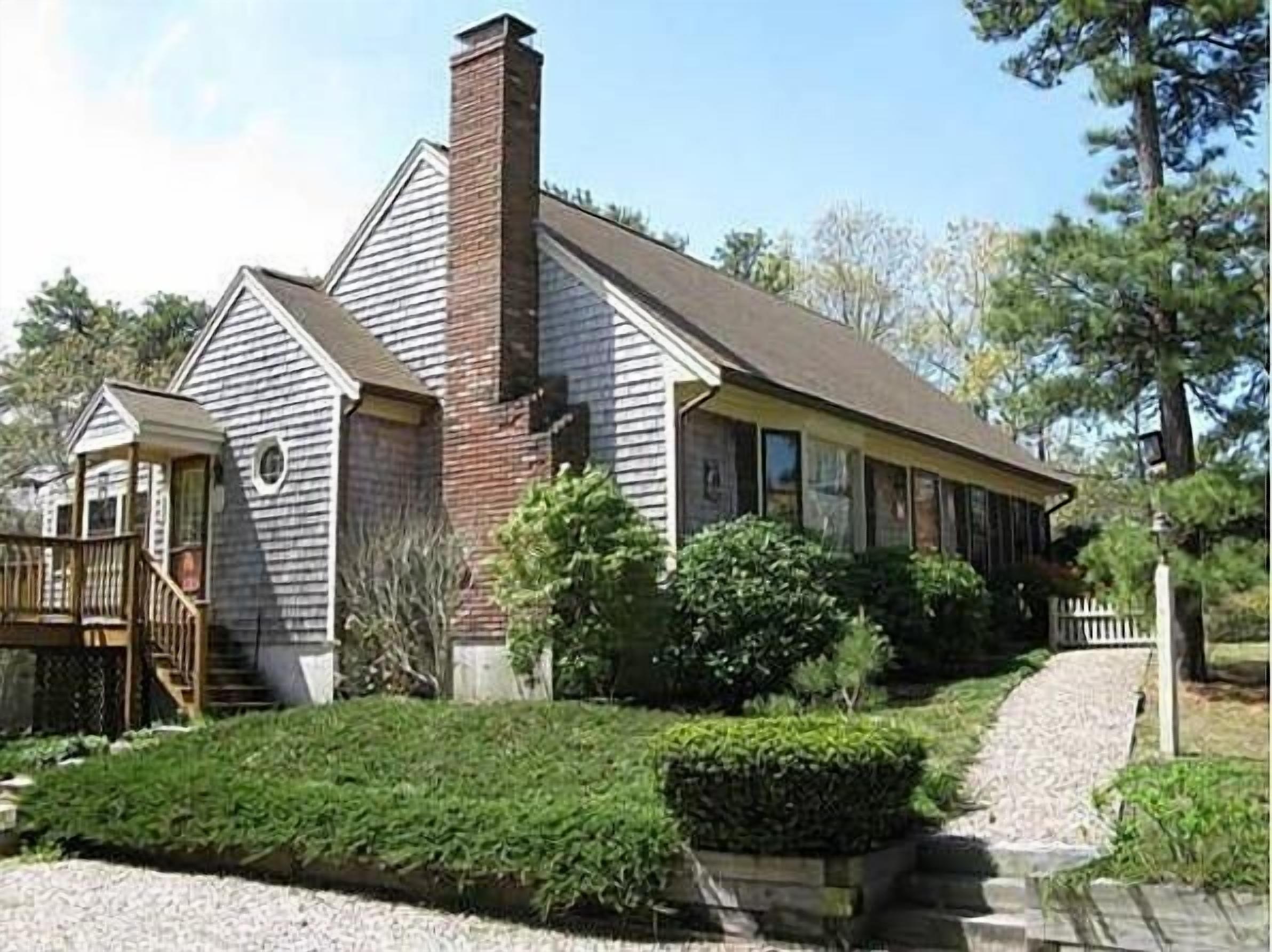  Lovely house near the Private Lake and the CC Bike Path! Sleeps 6