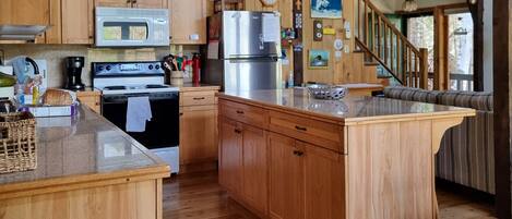Coffee/tea maker, fridge, microwave, oven