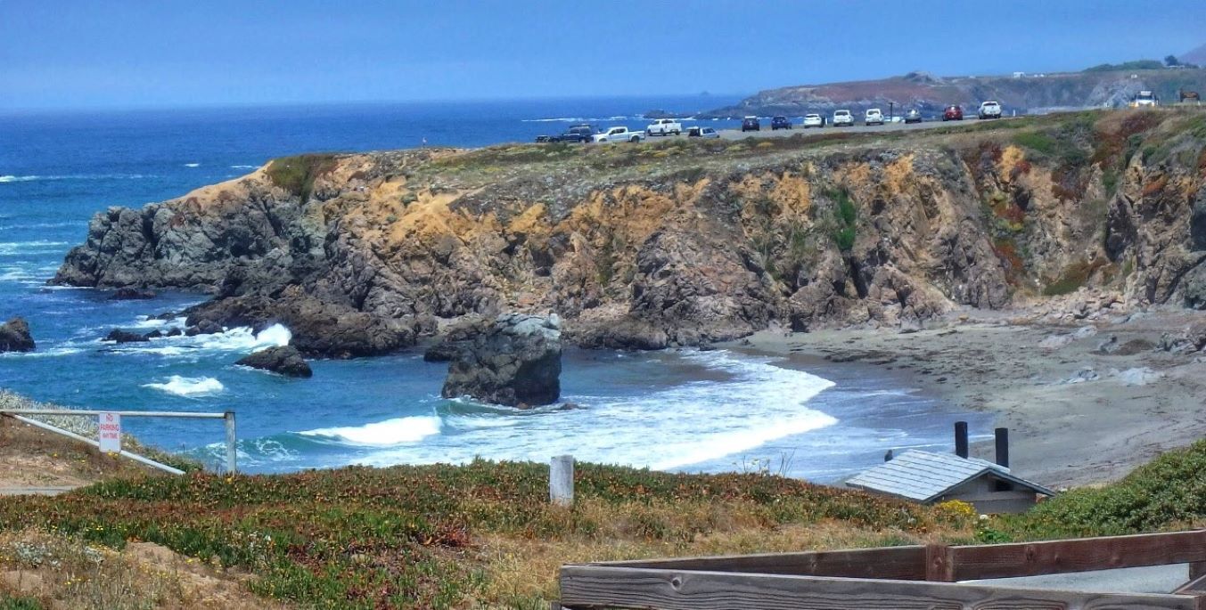 Charming Oceanfront Cottage at Schoolhouse Beach
