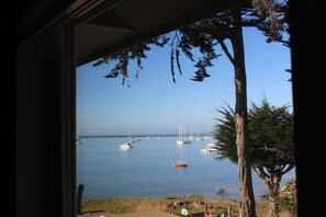 Interior - Captain's quarters (Half Moon Bay)