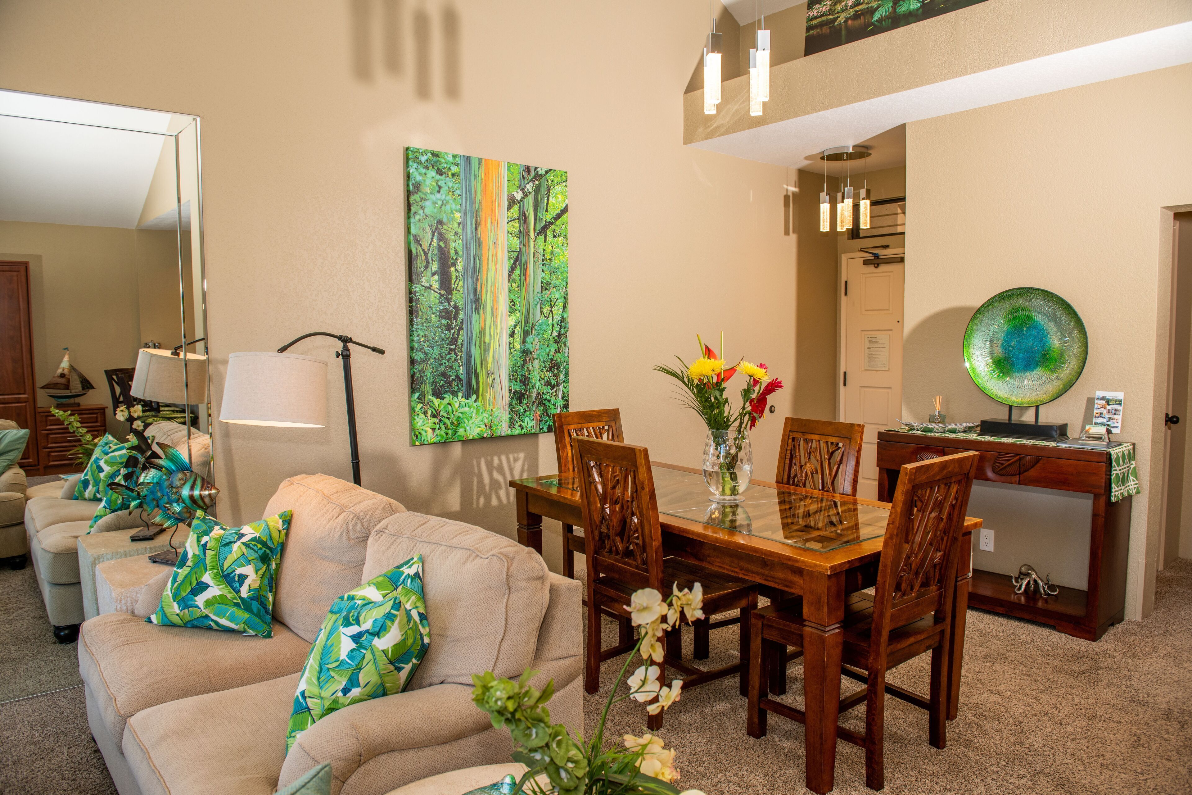 Summer Special!  Perfect Couple Retreat!  Stylish Renovated Top Floor Ocean View