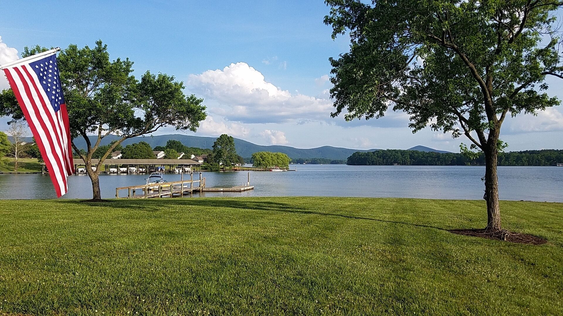 Premier 3 Bedroom Lake Getaway. Peaceful Retreat-Family Fun. 
