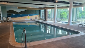 Piscine intérieure, piscine extérieure
