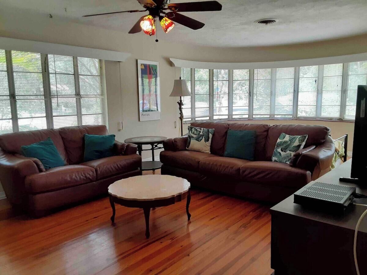 Spacious Gulfport 1BR+ 2 twins
