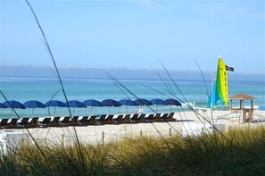 On the beach - Luxury Oceanfront Condo at Splash - FREE Beach Service,Wifi, NO Checkin required (Panama City)