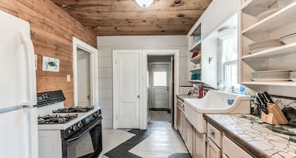 Maison de ferme mise Ă jour sur 1/2 acre 1 bloc de Aransas Bay