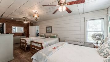 2 bedrooms, iron/ironing board, free WiFi, bed sheets
