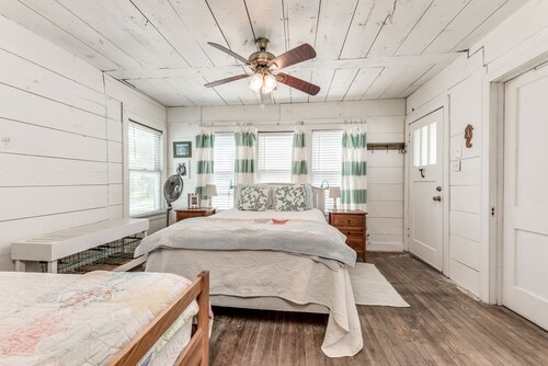 Updated Farm House on 1/2 Acre 1 Block From Aransas Bay