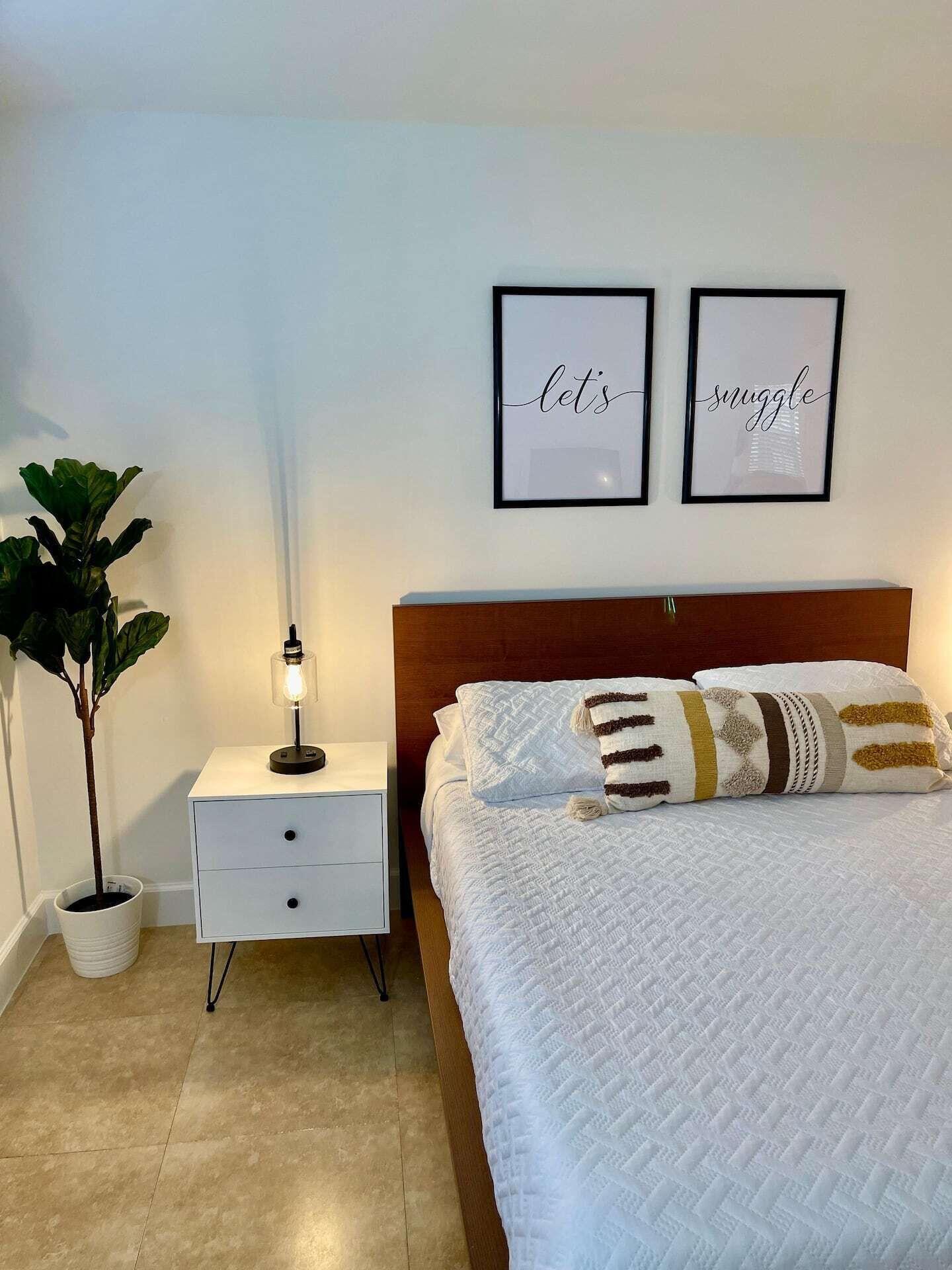 2 habitaciones, tabla de planchar con plancha y cuna de viaje 