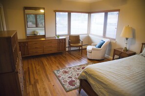 4 bedrooms, iron/ironing board, travel cot, free WiFi