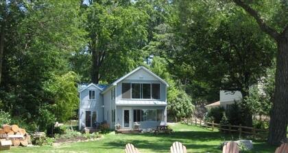 Cozy Vacation Cottage on All Sports Lake Chemung ~ Includes Kayaks!