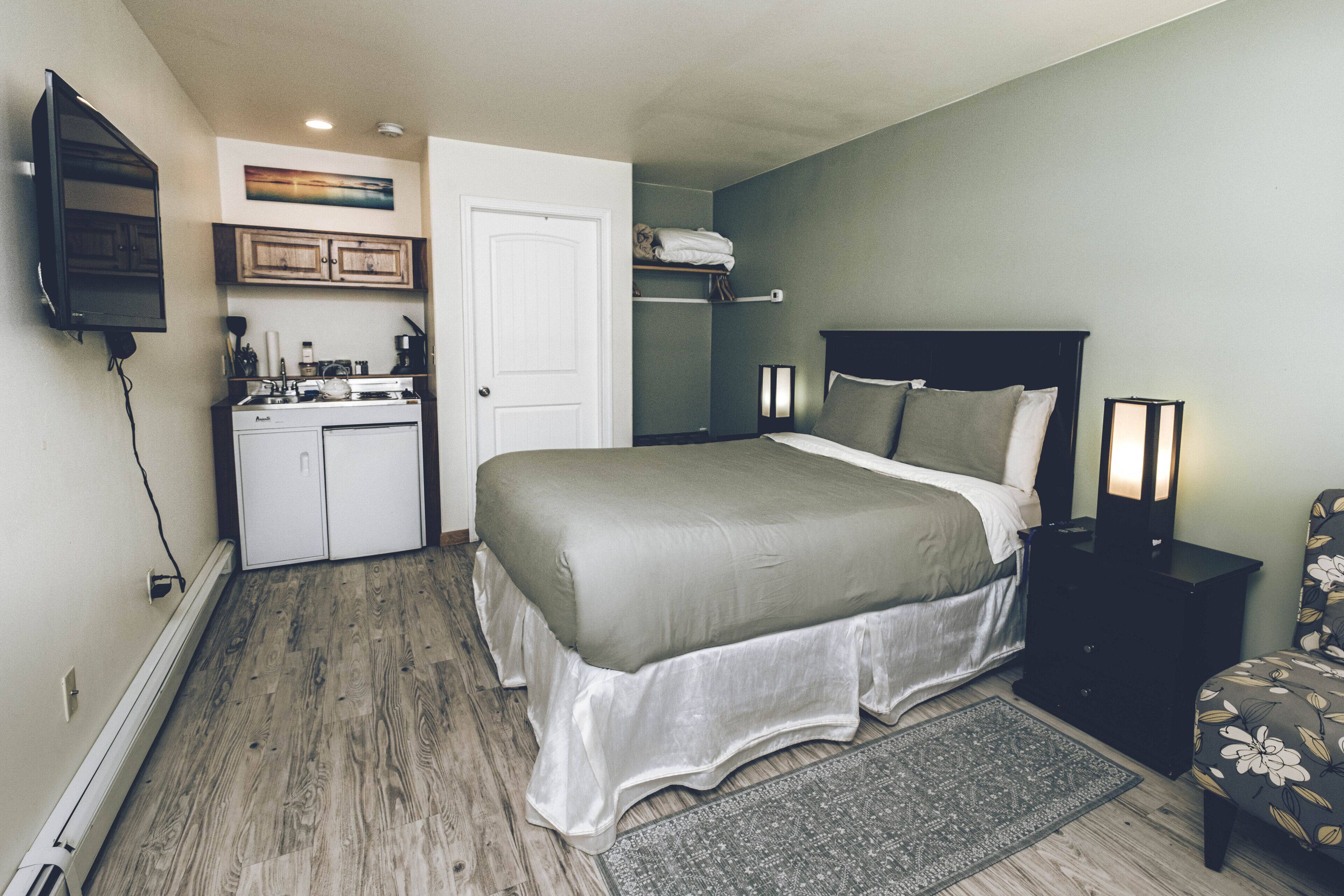 1 多间卧室、上网接入、床单