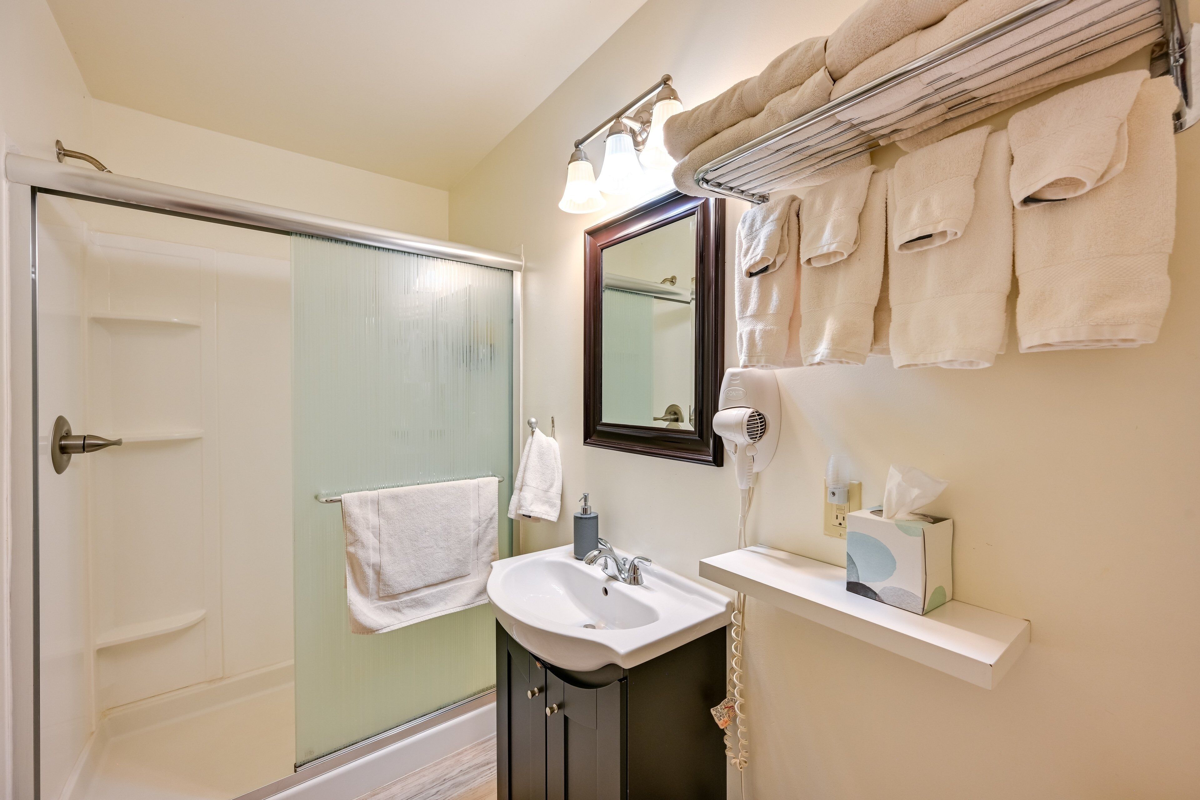 Hårføner og håndklær