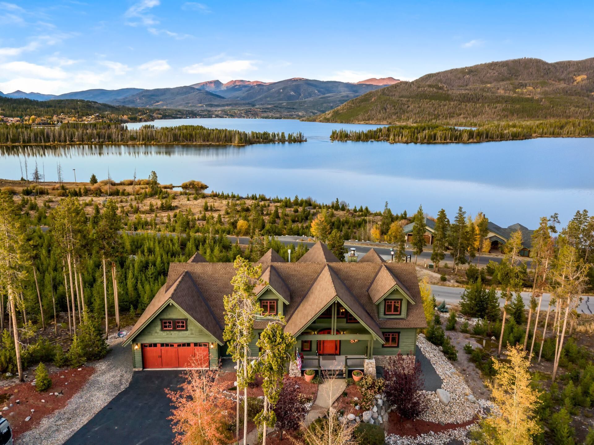 5 Star - Executive Lakeview Vacation Rental for those who want the BEST!